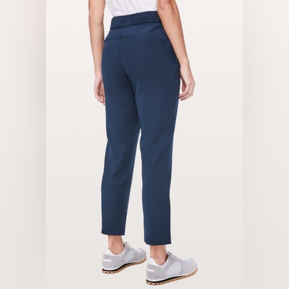 Lululemon on the Fly mid rise cropped pants sz 2 - Picture 3 of 3